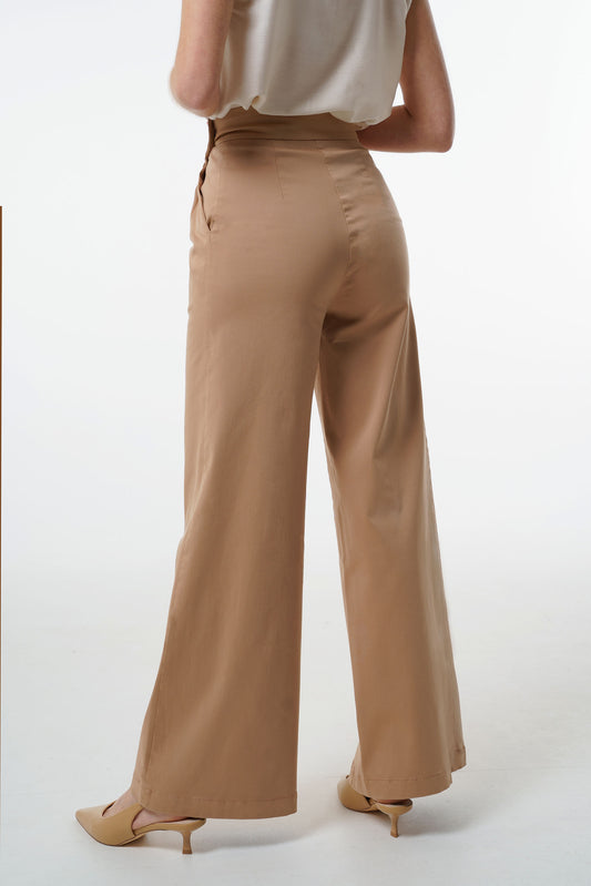 High‑waisted wide‑leg trousers with an adjustable side‑button waistband and smooth wide‑leg fall, worn by a model, angled back studio view.